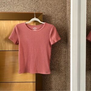 Hollister women's pink ribbed short sleeve top